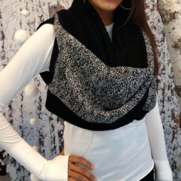 lululemon athletica Accessories - 🛑HAPPY HOLIDAYS🛑 Lululemon infinity scarf